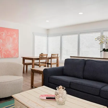 Beach Escape, 2 Blocks Away, Sleeps 6